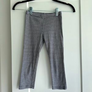 Tea Collection 7T capri length navy stripe leggings